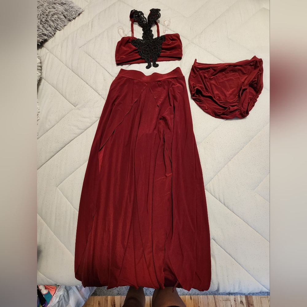 Kelle Dance Costume  Size SA used 3 times in good conditions Color Burgundy